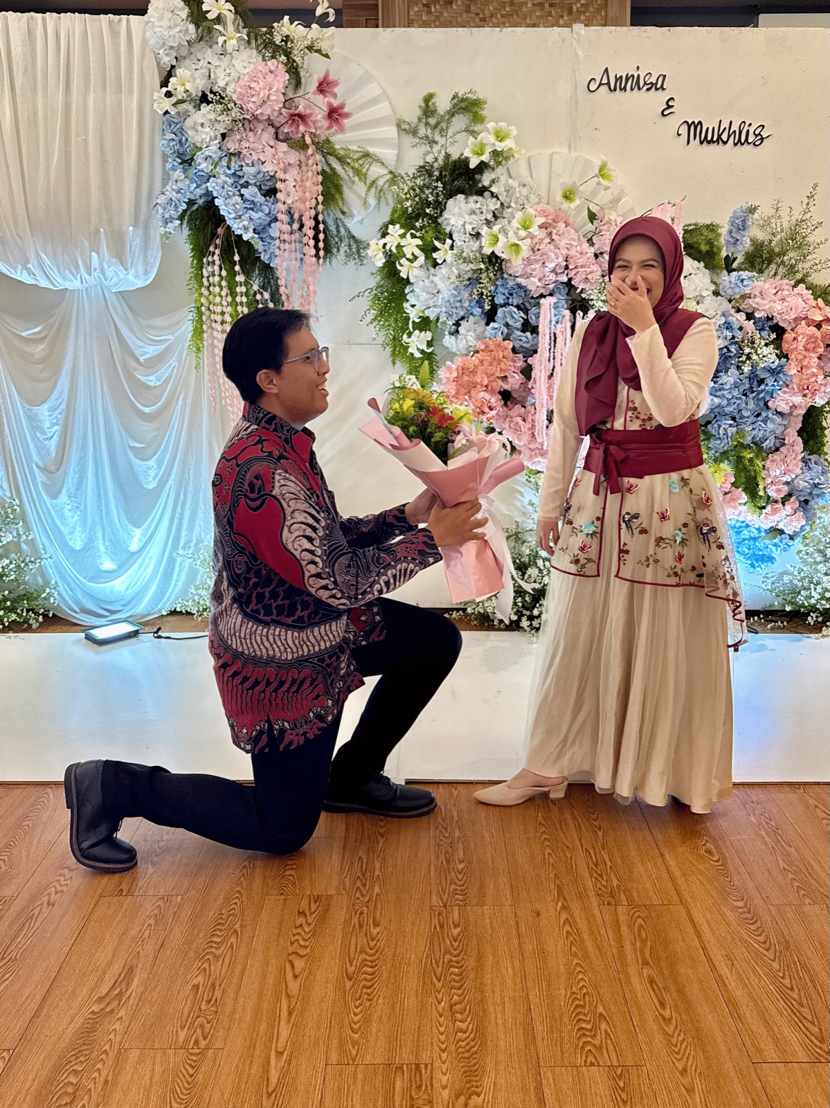 Mukhlis melamar Annisa